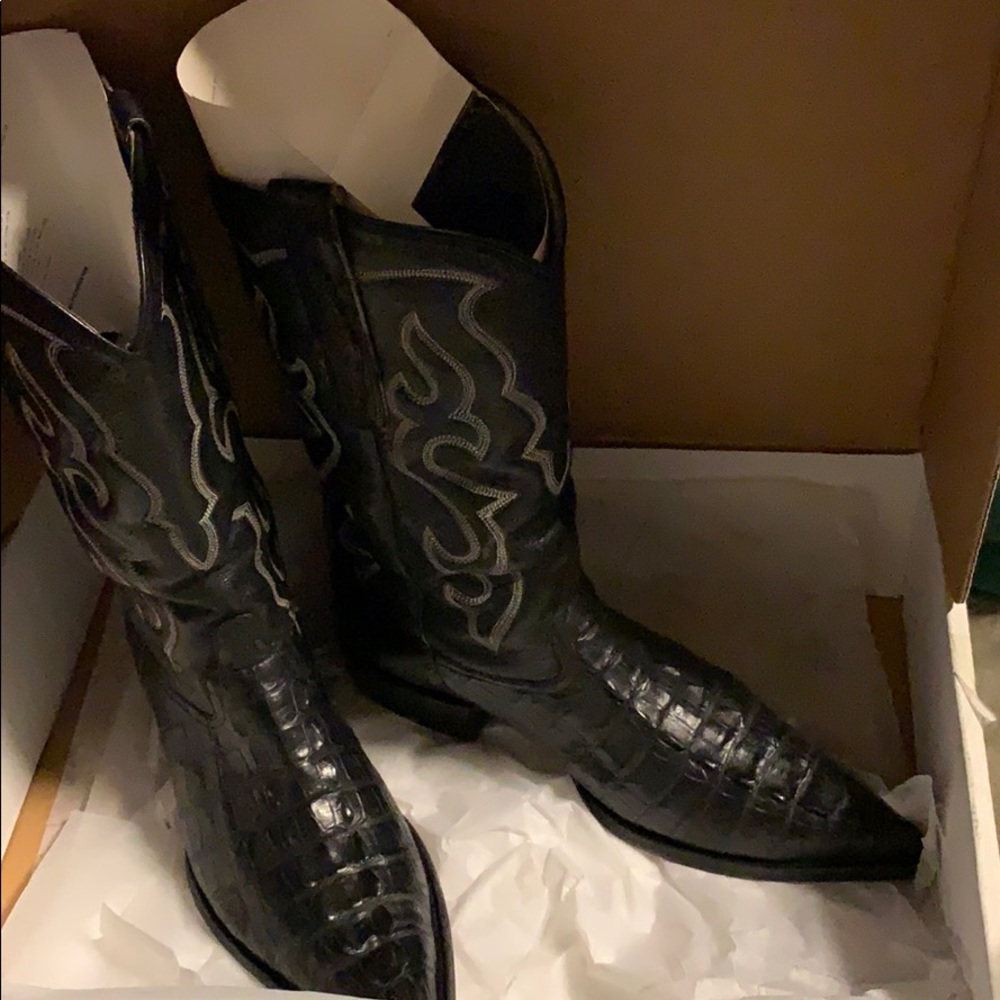 Men’s black alligator cowboy boots